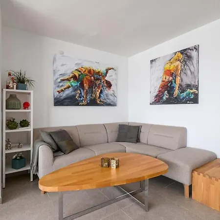 119-magnificent Beach Front Apartment, Apartment